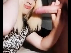 Hot crossdresser sucking dick